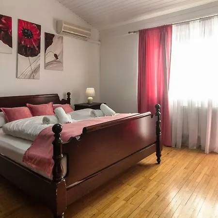 Monaco Ostello *
